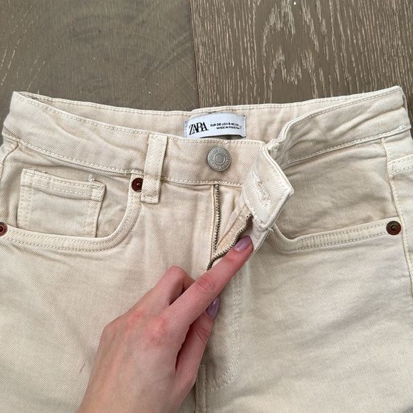 Zara Beige flare jeans - Picture 2 of 4